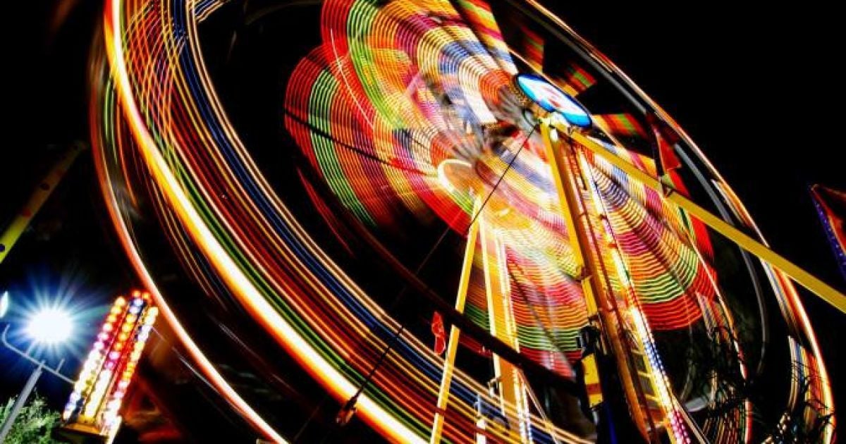 Дівчаткам пощастило, що вони не зірвалися з висоти. Ілюстрація