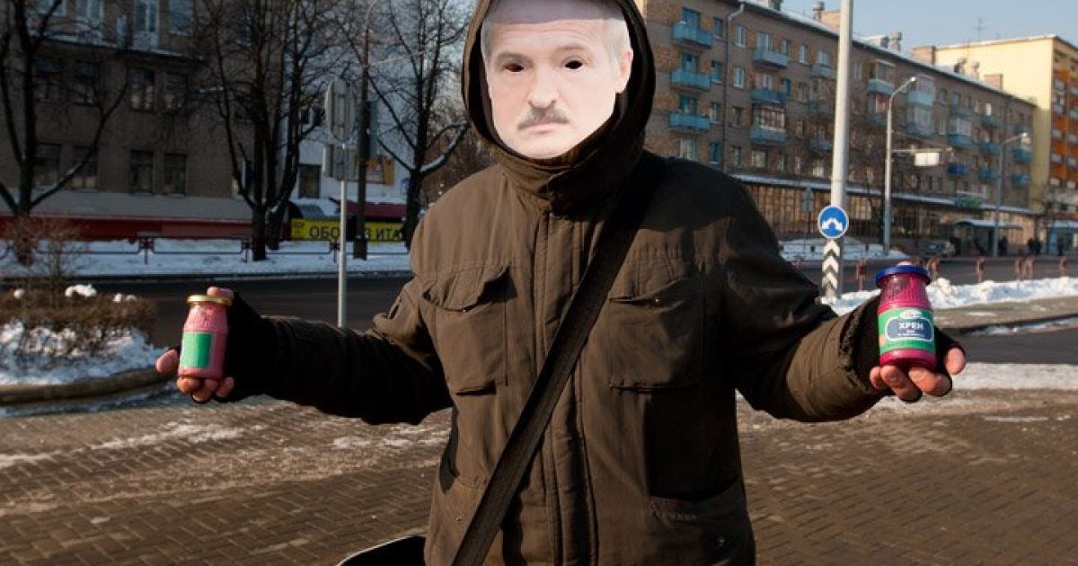 Багато мінчан лякалися маски Лукашенка
