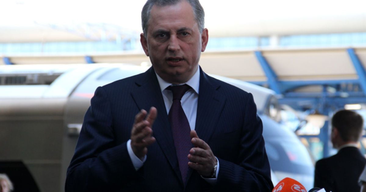 Колесніков урочисто відправив Hyundai у першу поїздку / © ukraine2012.gov.ua