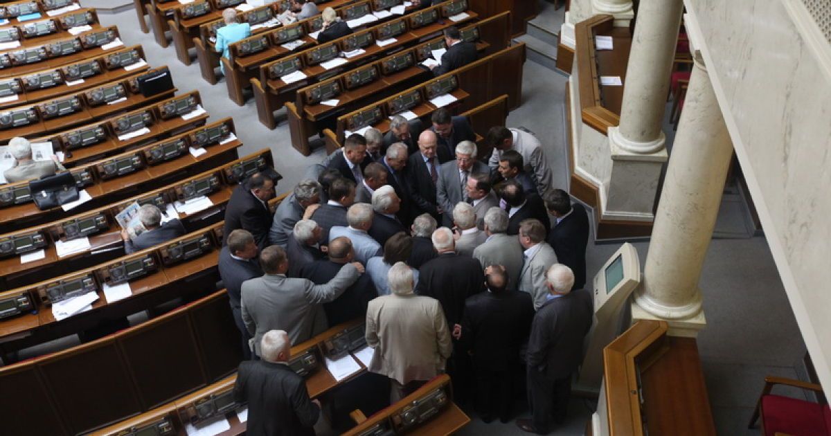 Опозиція знову блокує Раду