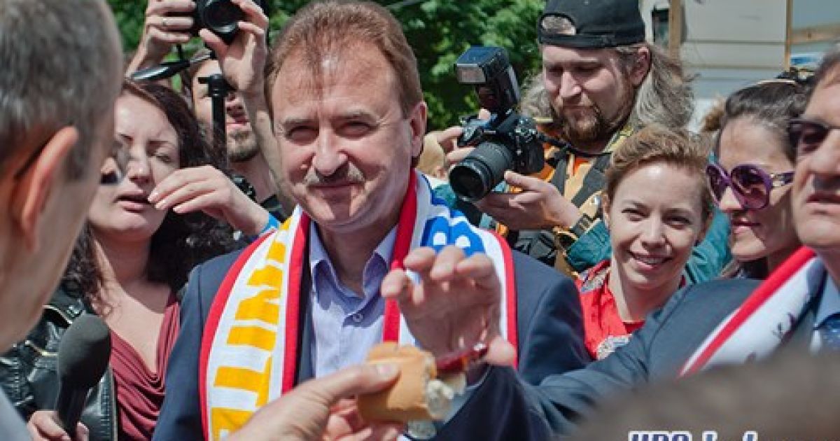 Попову вдалося розкрити секрет сосисок / © Ура-інформ