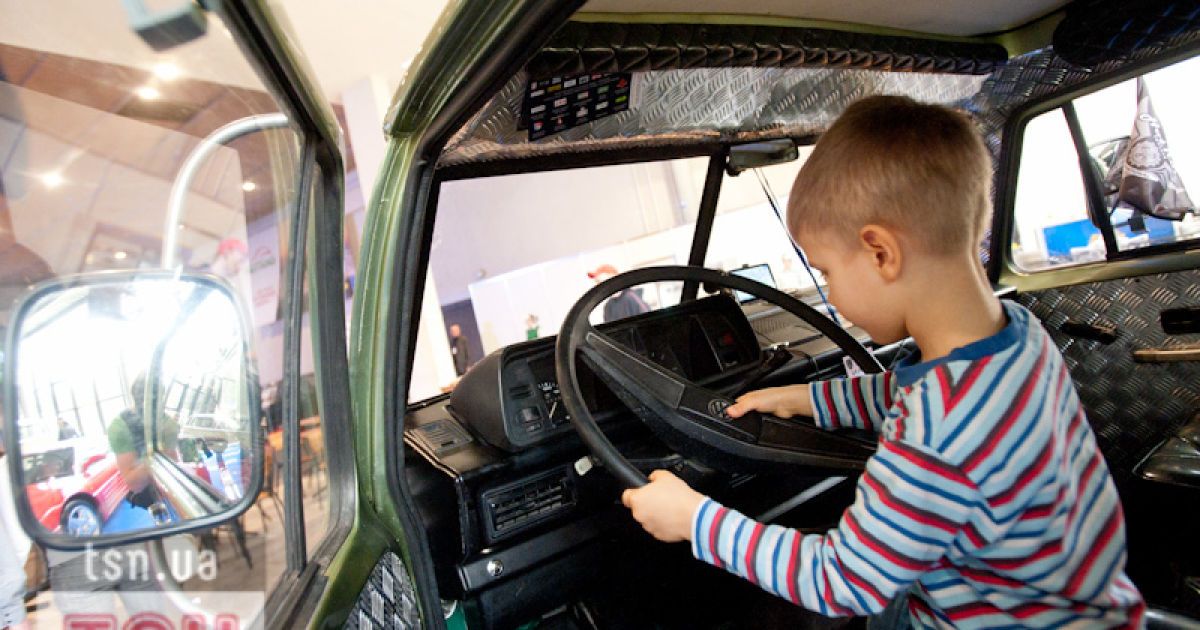 У Києві відкрилася виставка "Ретро та Екзотика Мотор Шоу". Тематикою її став кінематограф