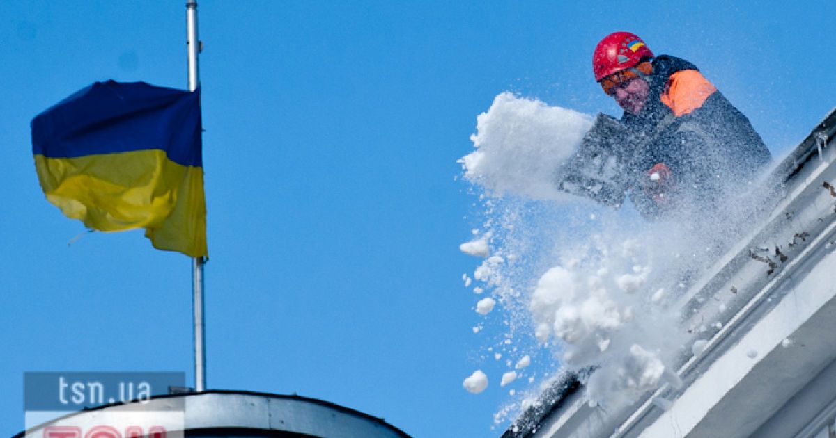 Після НП веліли терміново почистити всі дахи від бурульок