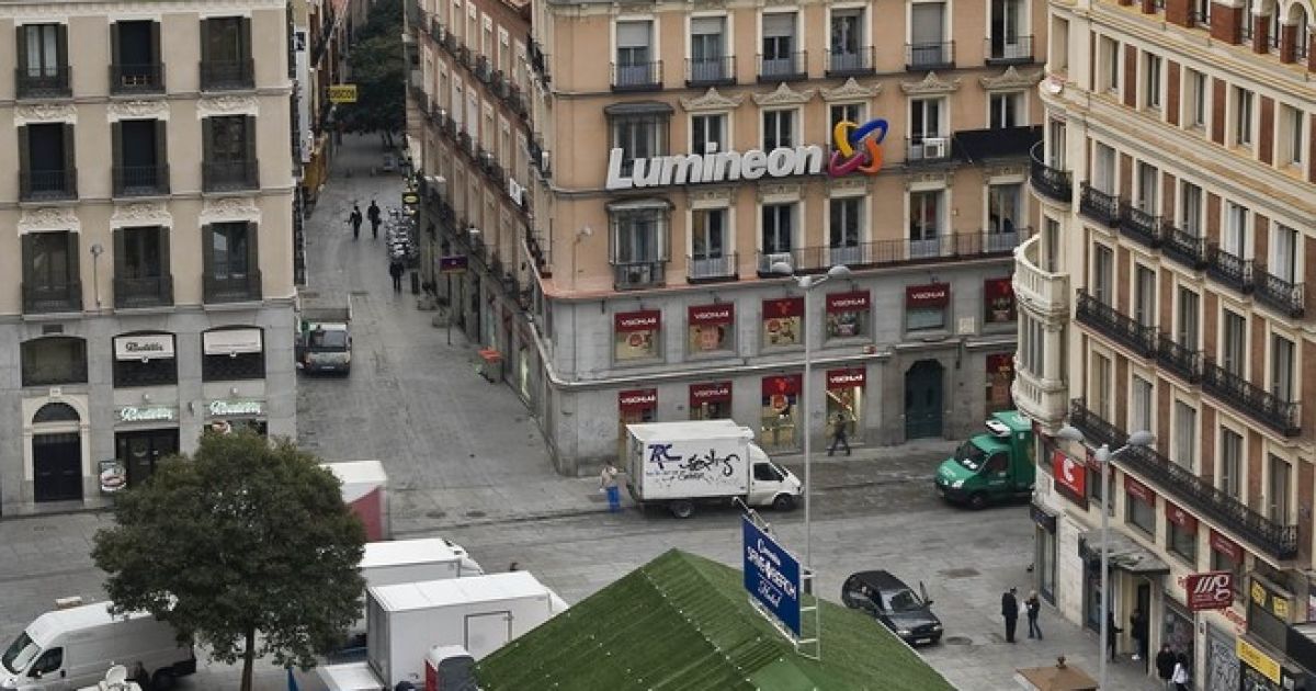 Для будівництва готелю використали 12 тонн сміття / © bigpicture.ru