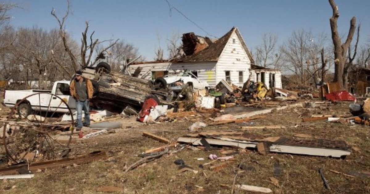 По США прокотилася хвиля руйнівних торнадо / © AFP