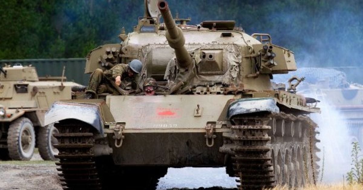 Атракціон "Танки лоя усього" у Новій Зеландії / © AFP
