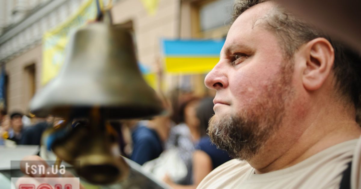 Біля ВР влаштували акцію протесту проти законопроекта Ківалова/Колесніченка