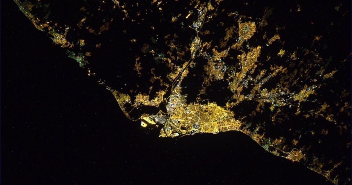 Яскраві вогні нічної Барселони / © bigpicture.ru