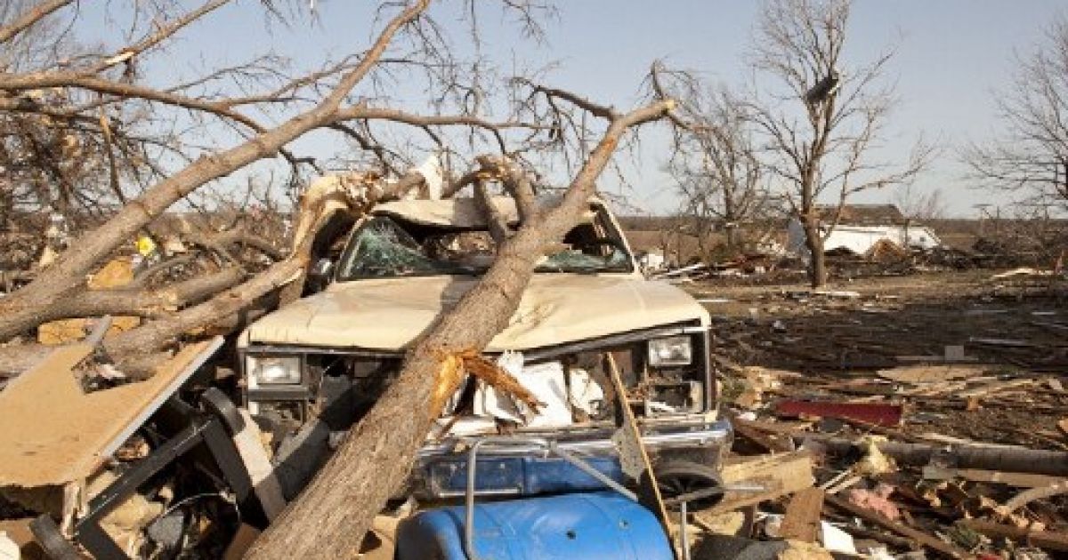 По США прокотилася хвиля руйнівних торнадо / © AFP