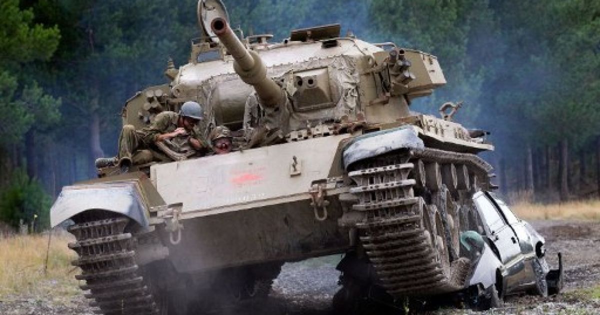Атракціон "Танки лоя усього" у Новій Зеландії / © AFP