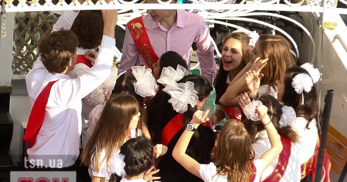 Попов розповів про свій випускний вечір і про те, як він обирав майбутню професію