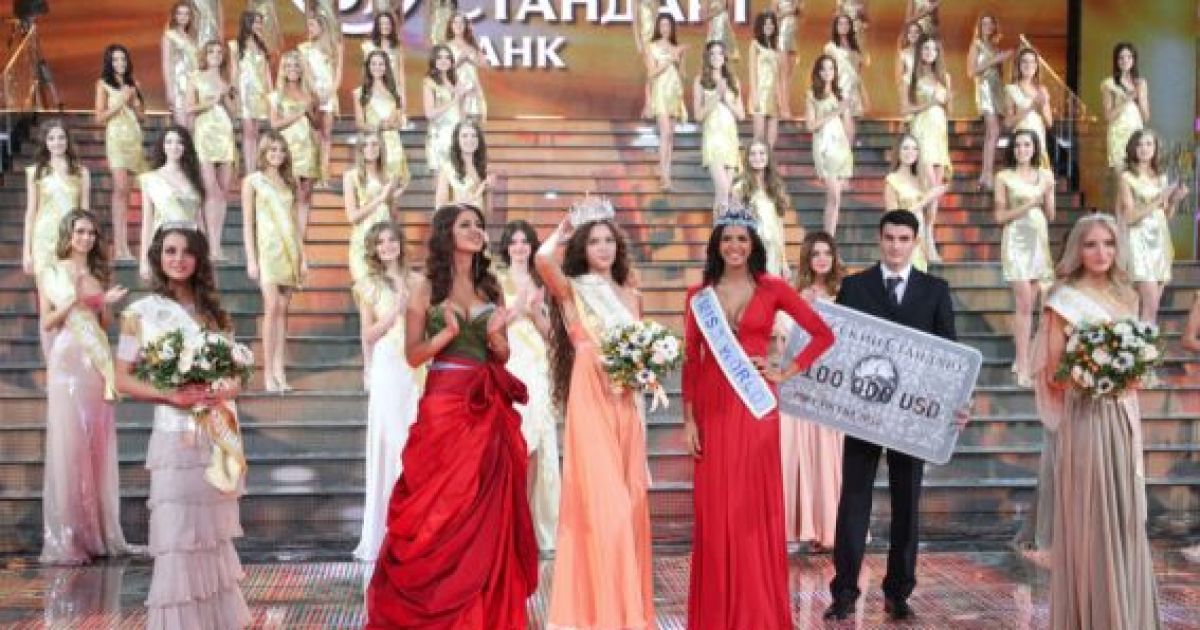 Міс Росія-2012 обрали 18-річну красуню Єлизавету Голованову / © metronews.ru