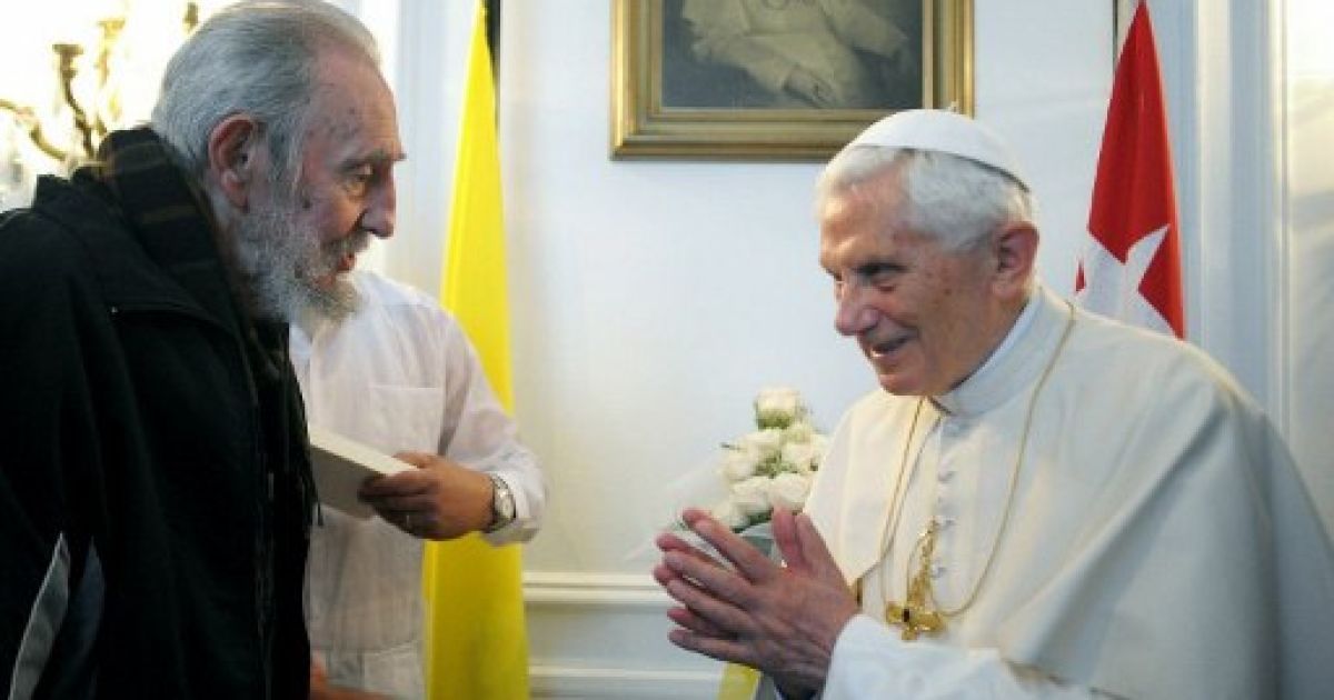 Куба, Гавана. Папа Римський Бенедикт XVI зустрівся з кубинським лідером Фіделем Кастро під час візиту до Гавани. Фото AFP/Osservatore Romano / © AFP