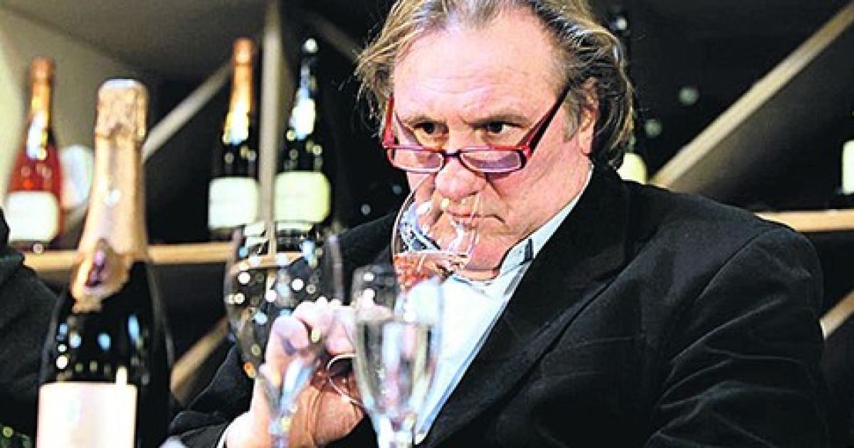 Податок на мільйонерів у Франції поки що скасували