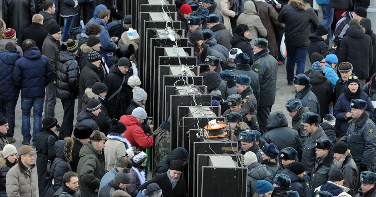 На вході усіх учасників перевіряли на металошукачі / © Ridus