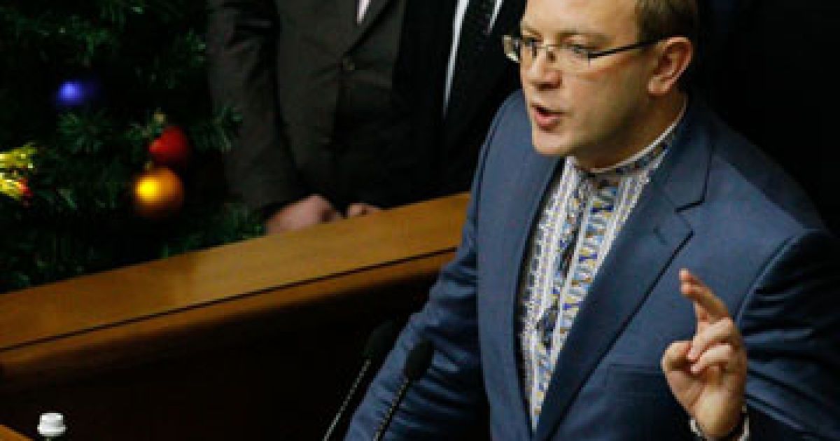 Шевченко показав, як він живе на зарплату і матеріальну допомогу