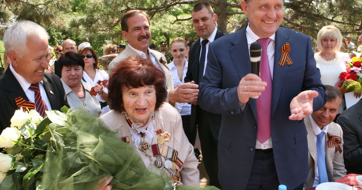 На 9 Травня кримським VIPам дали шашлик