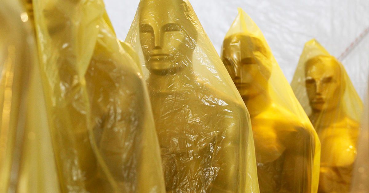 До Голлівуду звозять Оскари у людській зріст