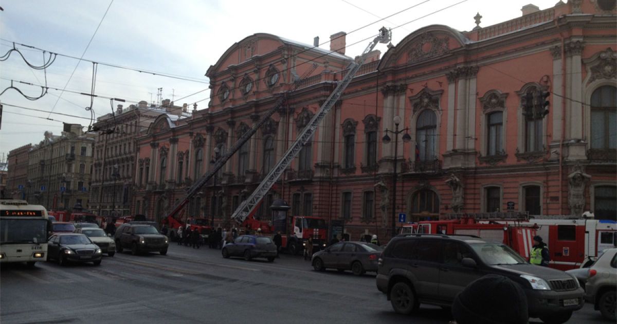 Пожежа сталась у палаці на Невському проспекті / © Ридус
