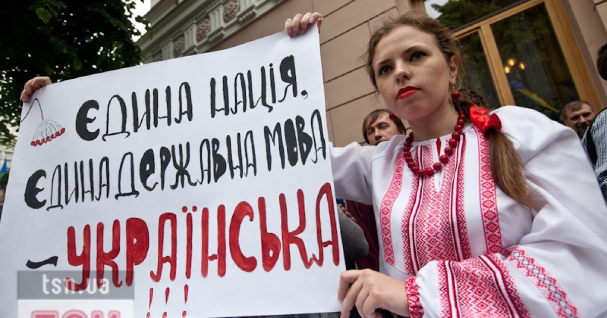 Біля ВР влаштували акцію протесту проти законопроекта Ківалова/Колесніченка