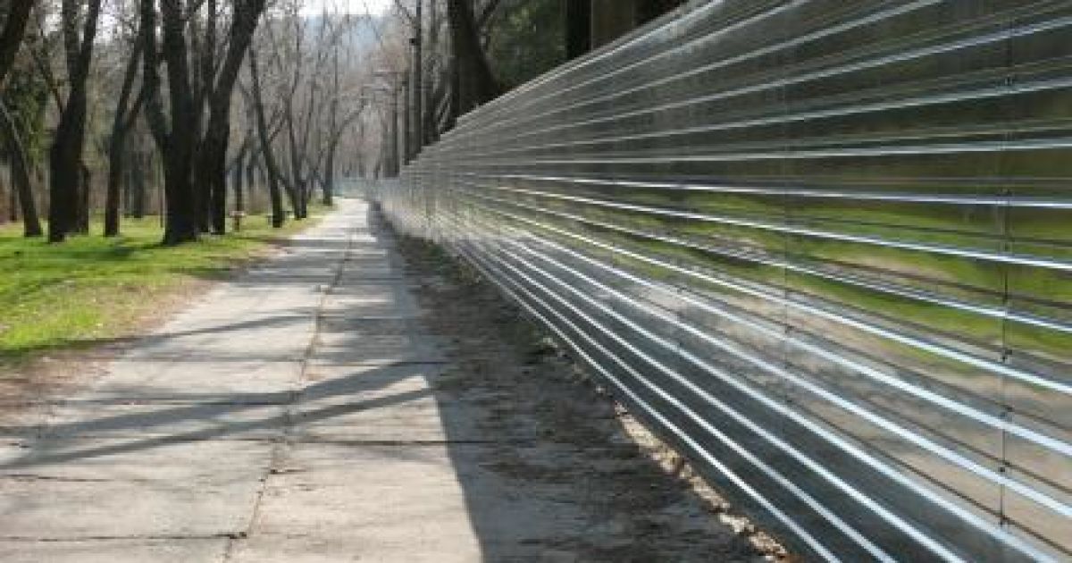 На Трухановому острові повиростали паркани