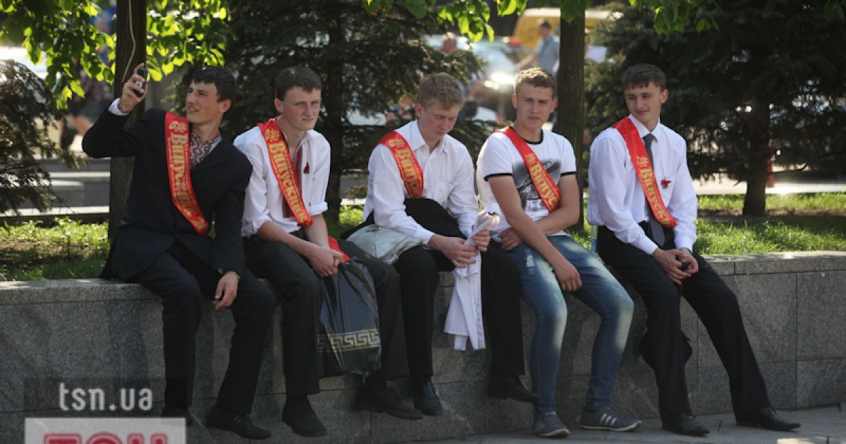 Для випускників-2012 пролунав останній дзвоник