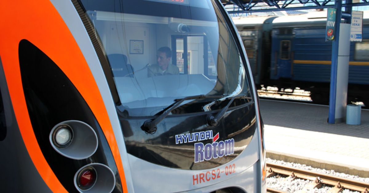 Янукович розкритикував потяги Hyundai