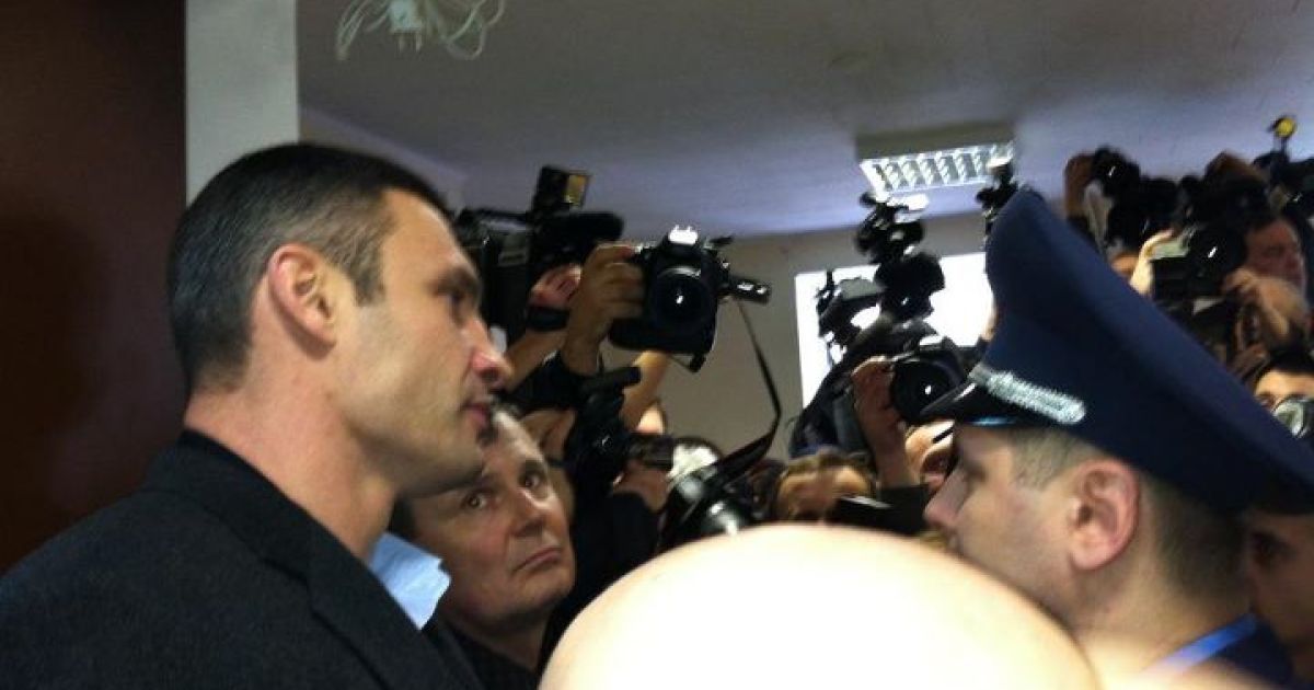 Кличко прийшов до суду над Луценком