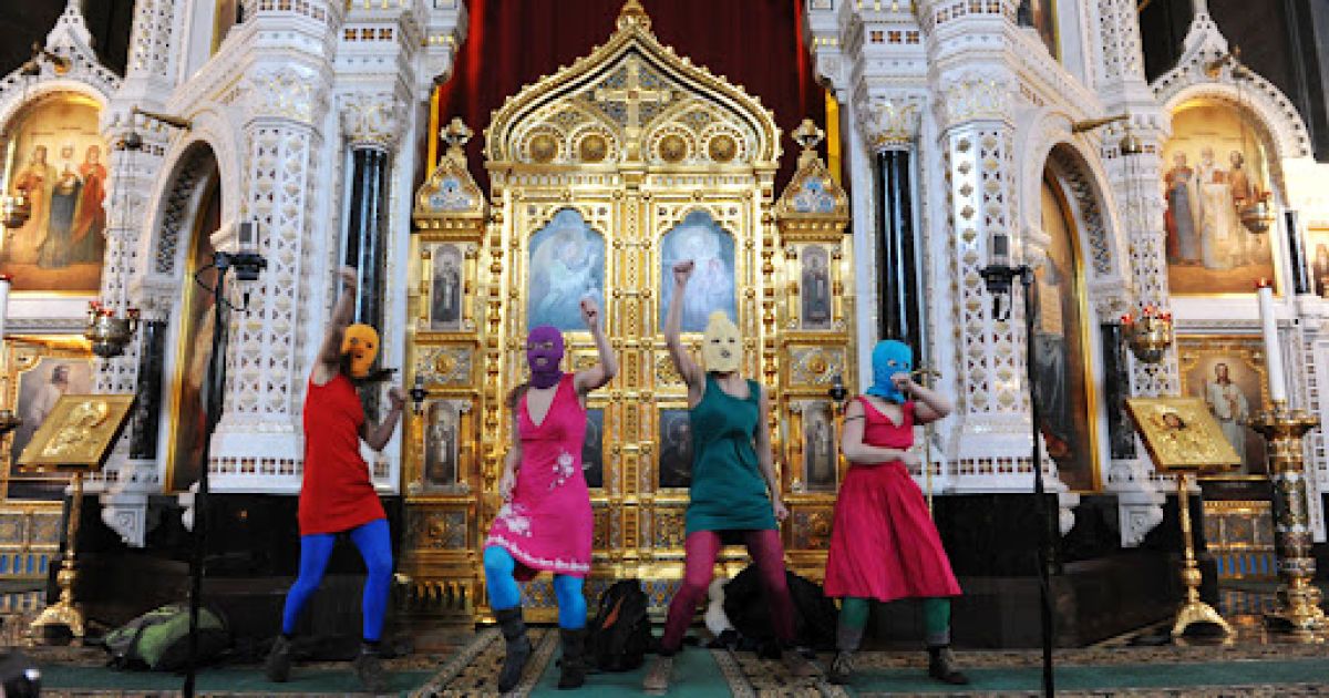 За деякою інформацією, група налічує 14 виконавців