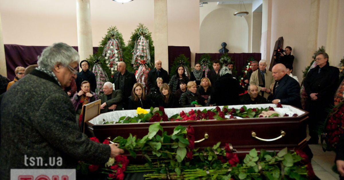 Прощання з модельєром Михайлом Вороніним у Києві