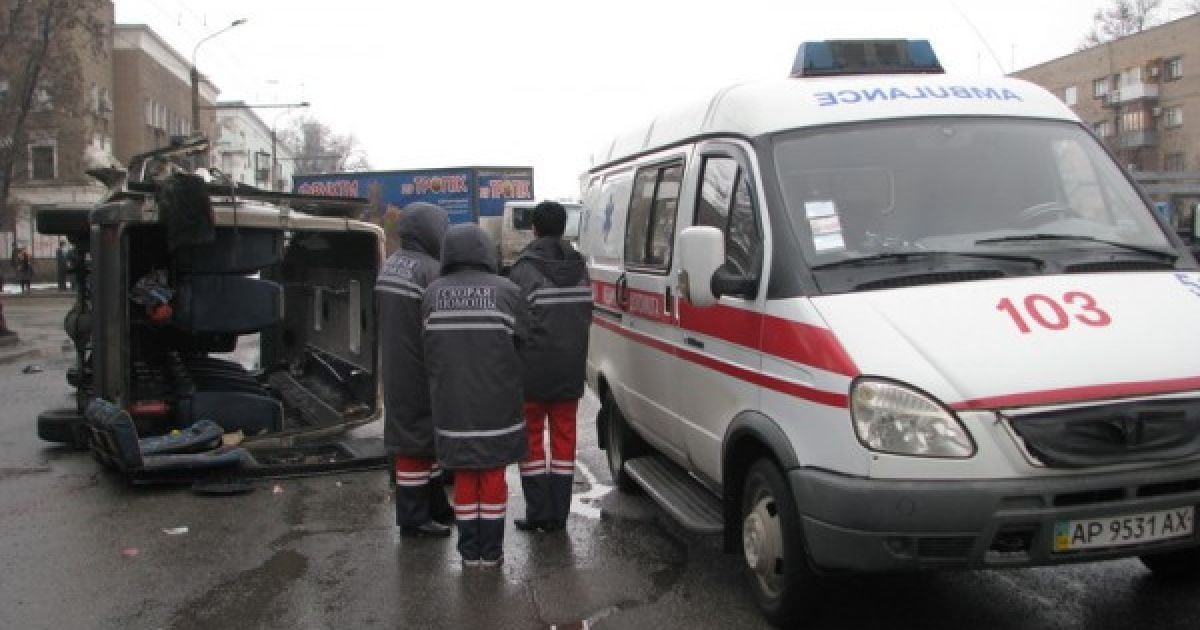 За попередніми даними, 1 людина загинула і 13 постраждали