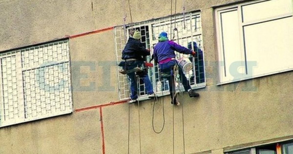В лікарні, куди мають доставити Тимошенко, на вікна ставлять ґрати