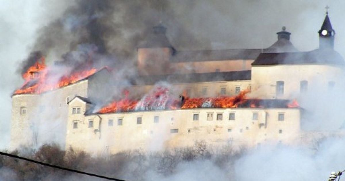 У Словаччині вщент згорів замок 14 століття / © AFP