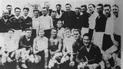 9 серпня 1942 року німецька та українська команда після матчу, згодом названого пропагандою "матчем смерті".  Фото з книги В. Пристайка.