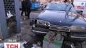 У Житомирі легковик на повній швидкості врізався в зупинку