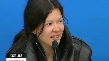 Руслана пришла на пресс-конференцию против расизма без макияжа