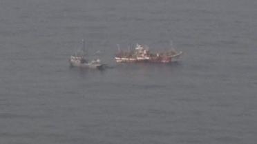 Американці обстріляли з гармати змитий цунамі японський корабель