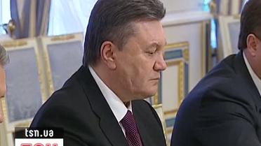 Янукович попросил оппозицию перестать критиковать его инициативы