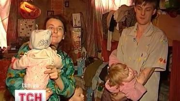 На Донеччині мати при сварці з чоловіком  кинула немовля головою об підлогу