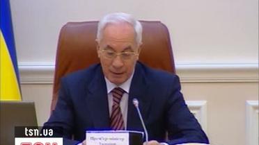 Азаров стурбований, що українці недоїдають м'яса