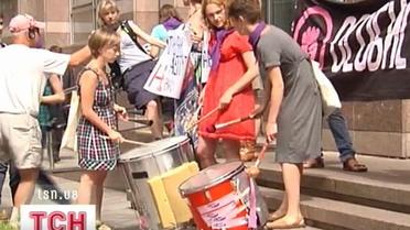 Феминистки сегодня протестовали против запрета абортов