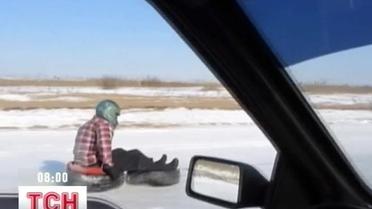 Мариупольцы устраивают гонки на своих авто по морю