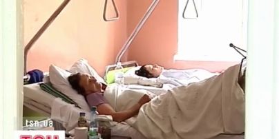 У Тернополі двоє молодих людей випали з багатоповерхівок і залишилися живі