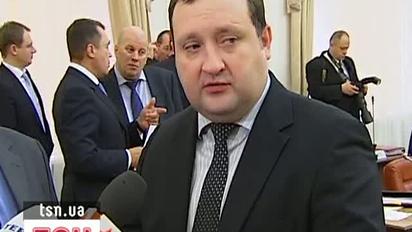 Арбузов вирішив допомогти банкам, які працюють з рублями.