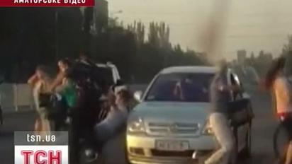 У Дніпропетровську  іномарка врізалася у натовп людей