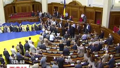 Депутати поштовхались під час голосування за "мовний" законопроект