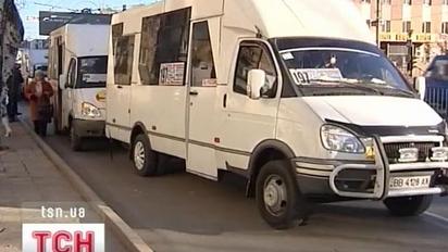 Маршрутки обладнають пасками безпеки та обмежувачами швидкості