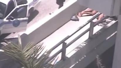 Поліцейський в США застрелив голого канібала , який намагався з'їсти людину