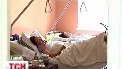 У Тернополі двоє молодих людей випали з багатоповерхівок і залишилися живі