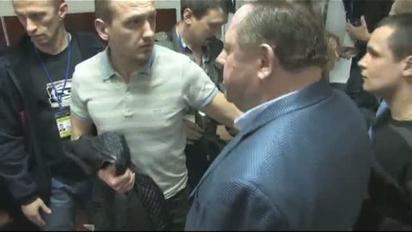 Депутат Мельник накинувся на Геращенко на виборчій дільниці